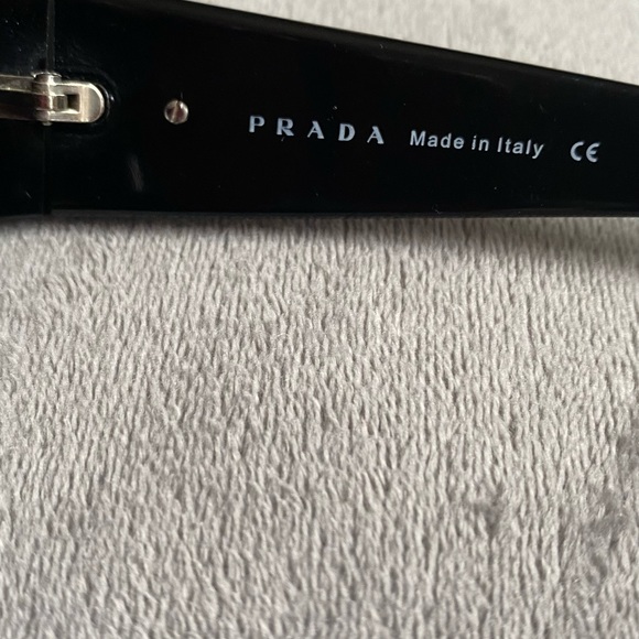 Prada sunglasses - Picture 4 of 5